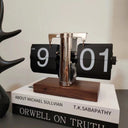 Horloge de bureau à retournement automatique de style européen Décoration rétro pour la maison