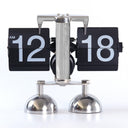 Horloge de bureau à retournement automatique de style européen Décoration rétro pour la maison