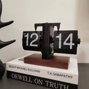Horloge de bureau à retournement automatique de style européen Décoration rétro pour la maison